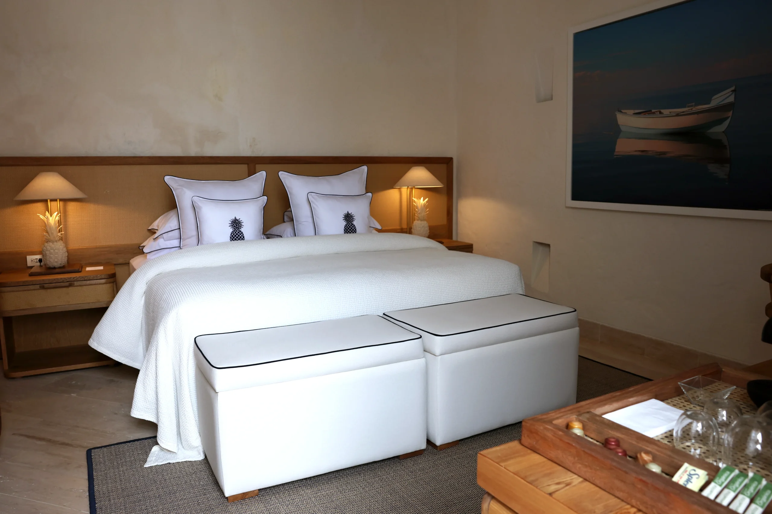 The Welcome — Suite 01